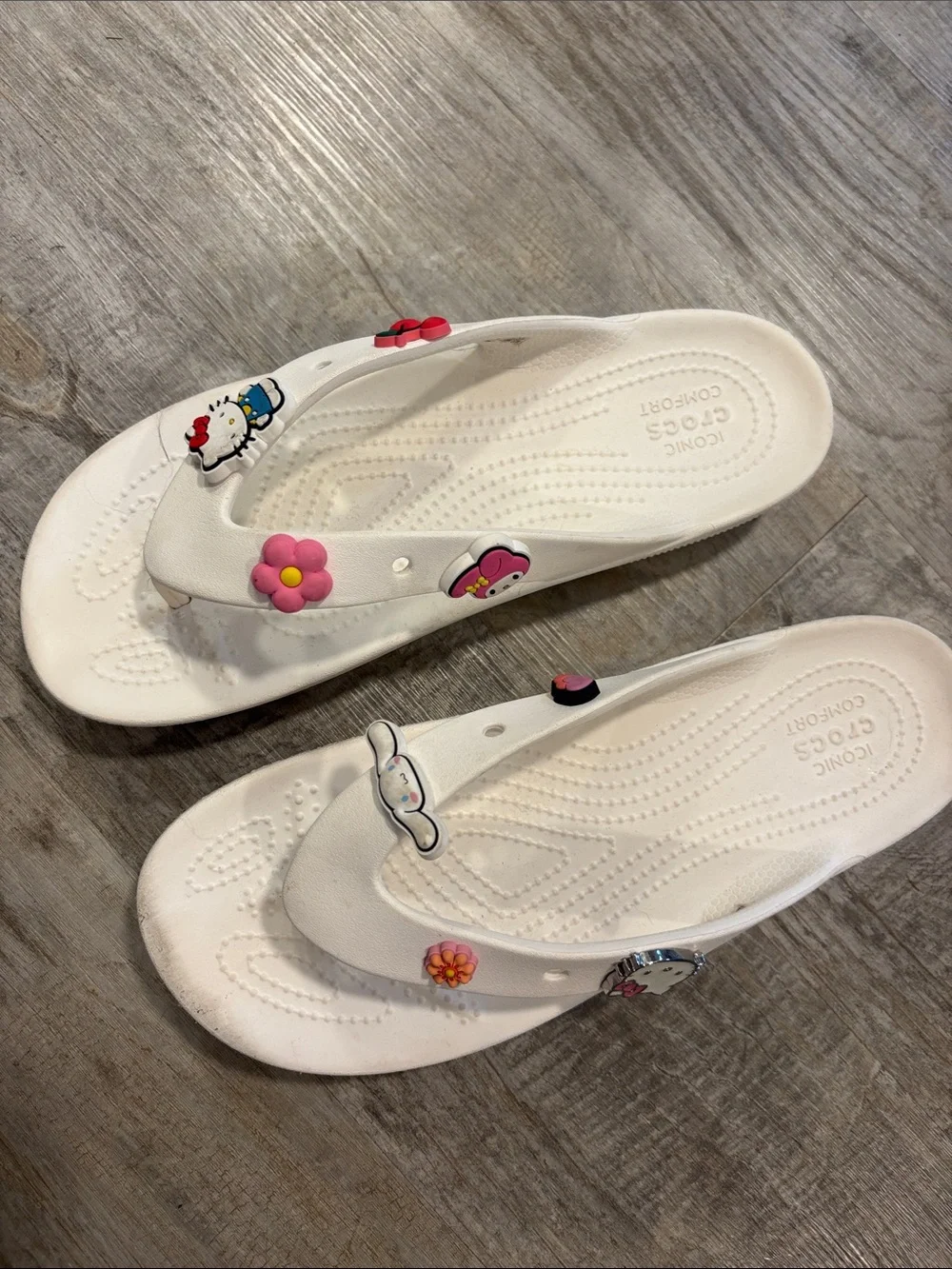 Women’s iconic crocs flip flop sandals